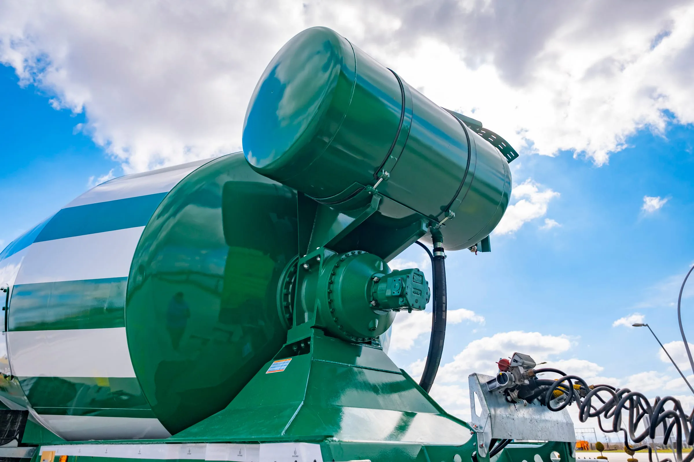 Water Tank and Discharge Chute — STU Trailers
