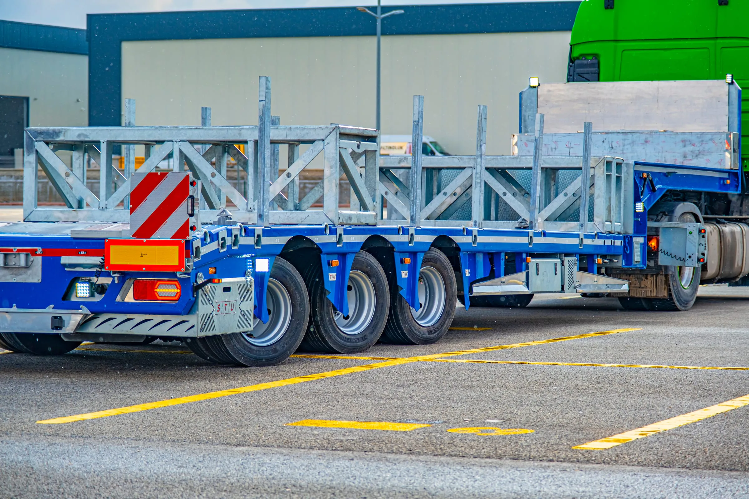 Decks on Extendable Platforms — STU Trailers