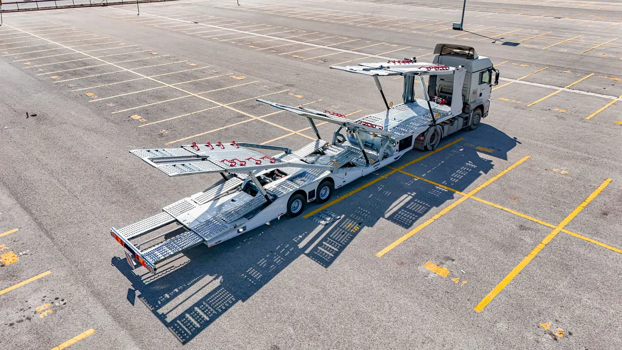 Full Hydraulic Loading System — STU Trailers