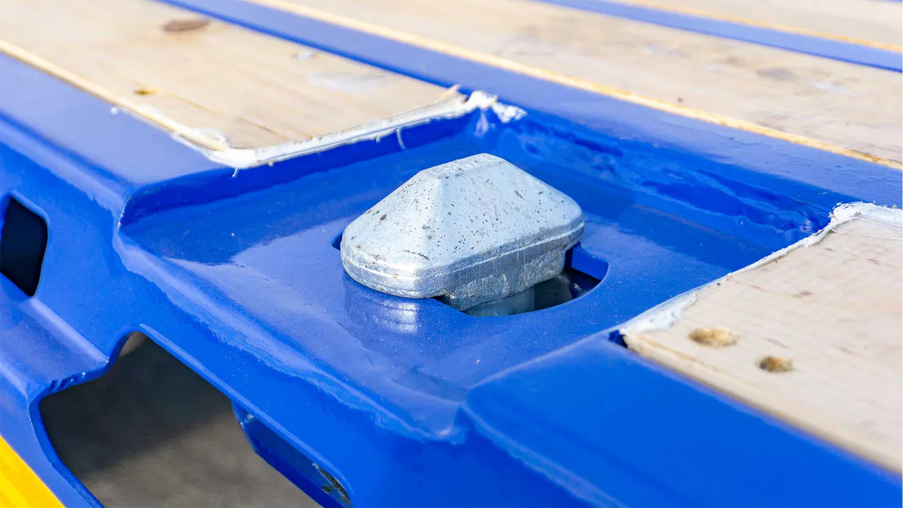 Twistlock Container Mounts — STU Trailers