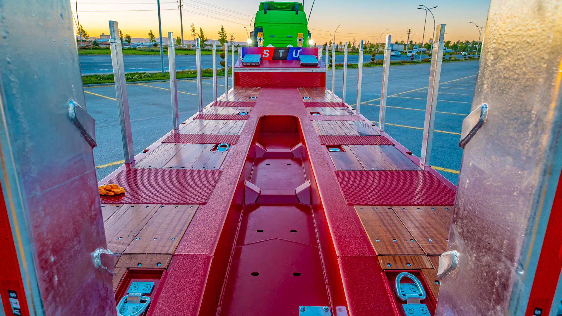 Low Loading Deck — STU Trailers